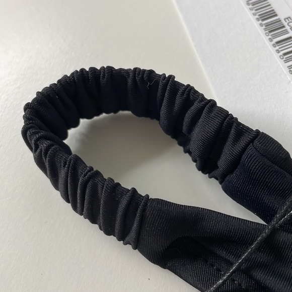 NWT Vitamin A ZURI black swim bottom classic fit scrunch lift sides new with tag - Picture 3 of 10